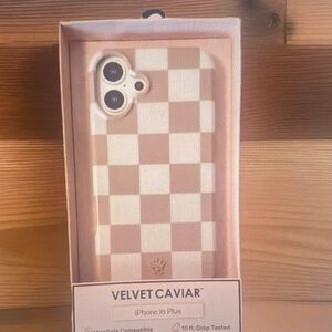 Velvet Caviar iPhone 16 Plus Case - Cream Checkered